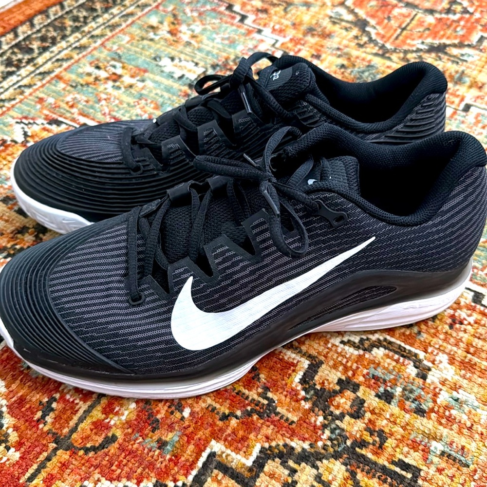 Nike Vapor 12 Basketball Shoes – Men’s Size 10.5 – Black/White